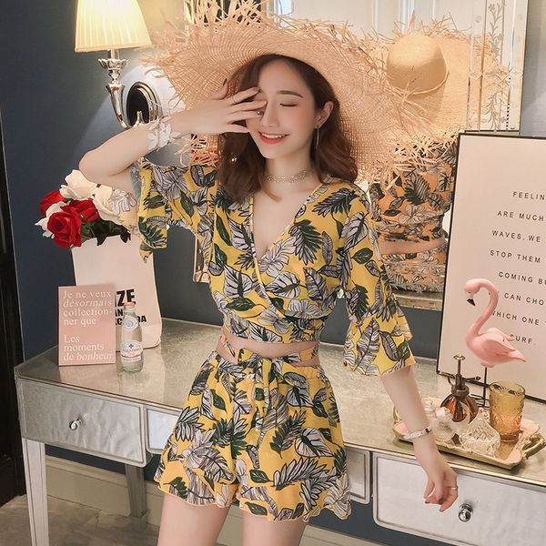 

2019 qing xin printing v-neck split women's three-piece set conservative skirt swimsuit swimsuit spring holiday, White;black