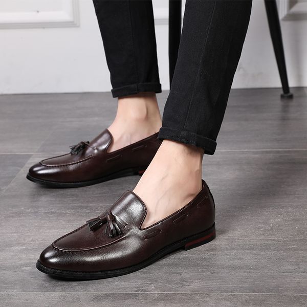 Venda quente-nova moda mens sapatos preto couro cavalheiro moda stress sapatos homens negócios dirigindo borla mocassins zapatos de hombre