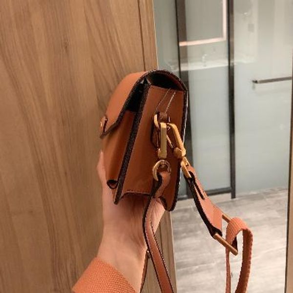 

2020 новый горячий конструктор дорогих женщин овчины waistbags высокого качества грудь сумки женщин тавра сумки на ремне бесплатная доставка