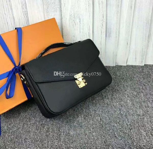 

wholesale warp leather presbyopic embossed messenger bag retro shoulder slung handbag fashion soft leather flip lock small square bag