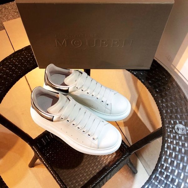 

2020 new wg couple casual sneakers couple fashion thick sneakers daily increase casual shoes luxury design