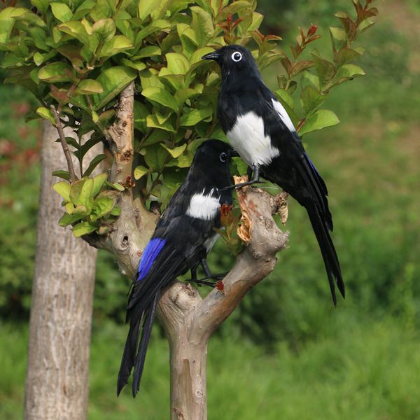 

1 pair lively artificial feathered bird magpie garden home decor taxidermy yard spring decoration creative gift
