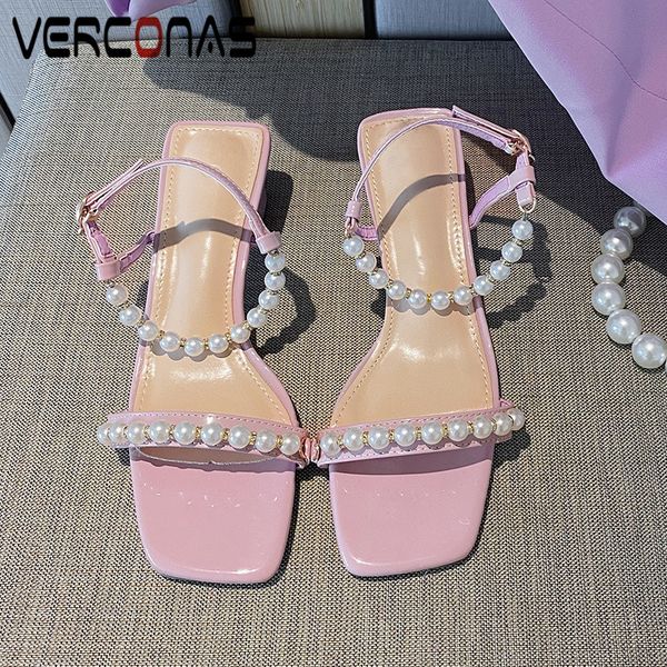 

verconas 2020 женщина способа сандалии женщин насосы pearl украшения из натуральной кожи лета площади toe площади высоких каблуков обуви жен, Black