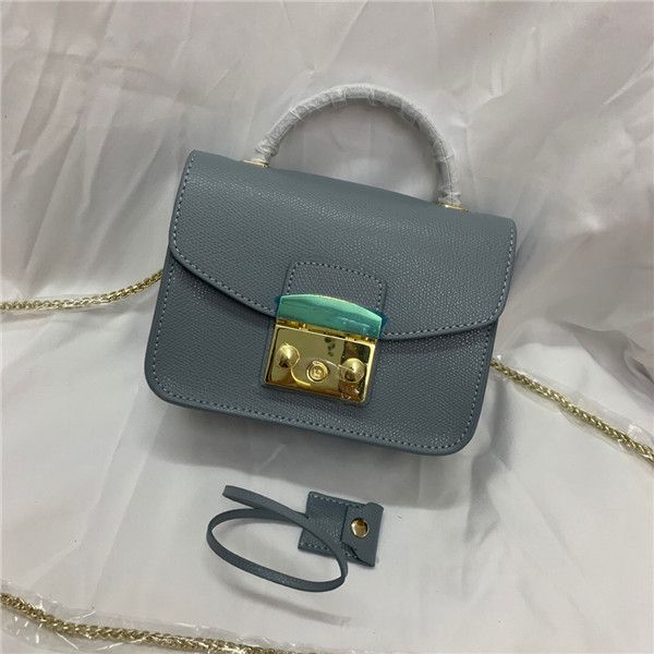 

2020 the new ladies messenger bag leather fashion shoulder bag joker casual mini small square bag in hand