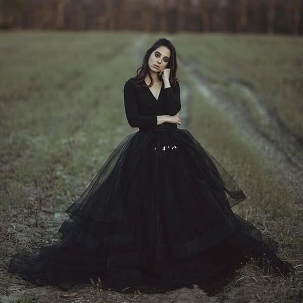 

modest black country wedding dresses 2019 ball gown v neck long sleeve puffy tutu simple gothic bridal garden outdoor wedding gowns, White