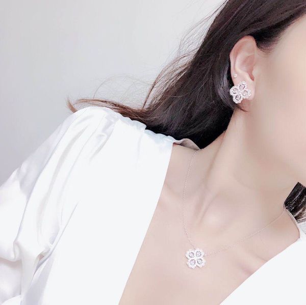 

fashionable luxury s925 sterling silver earrings, imported diamond-plated 18k gold plated four-leaf clover earrings, female designer jewelry, Golden