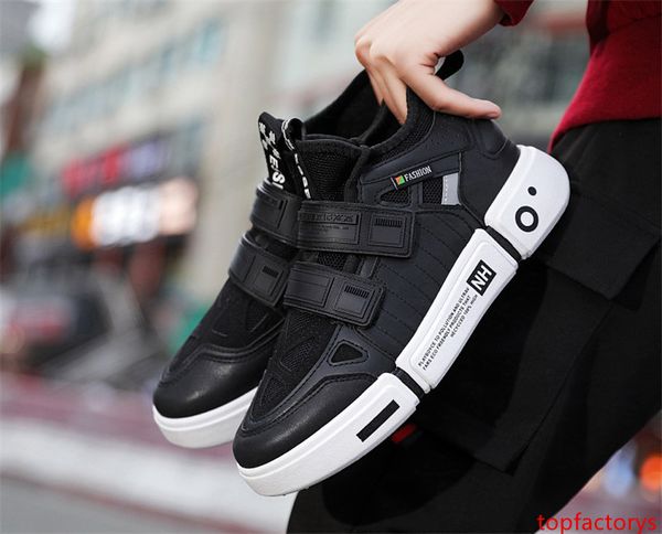 

2019 selling fashion designer shoes triple s sneakers cool sole stitching wild sneakers three color men running outdoor shoes