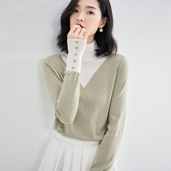 

the new fall/winter 2019 women's wear is a loose, short semi-turtleneck jersey, White