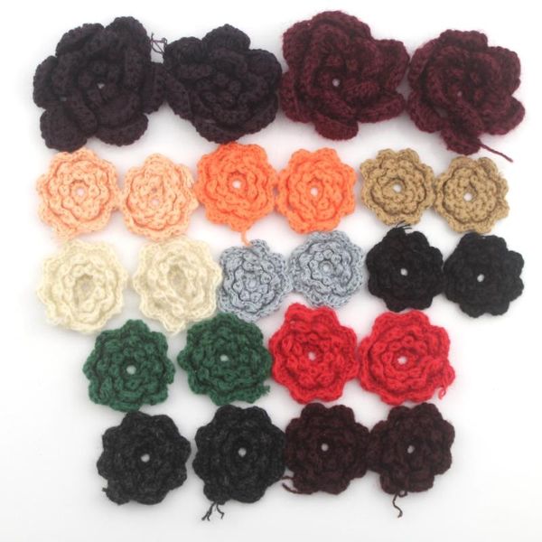 

2 inch knitted flower, Slivery;white