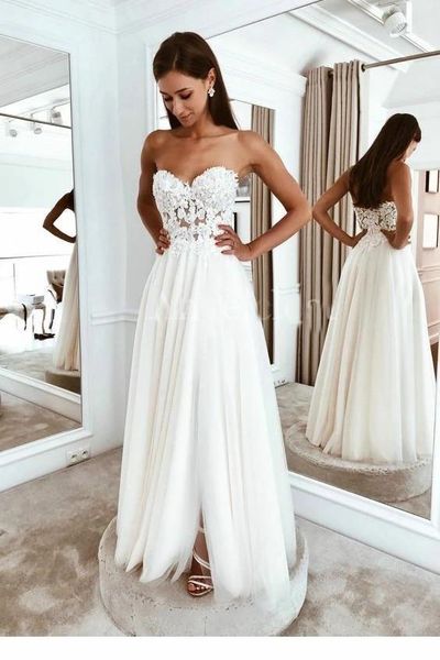 

Boho Beach Lace Wedding Dresses 2019 Strapless Backless Sweep Train Appliques Side Split Vestido De Novia Boho Beach Lace Wedding Dresses