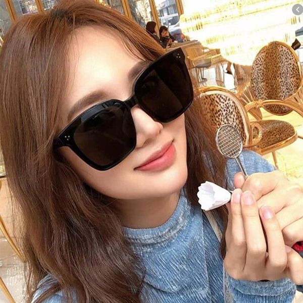 

2020 designer lady sugnlass luxury quality women over size sunglass fashion new design with original case fast delivery, White;black
