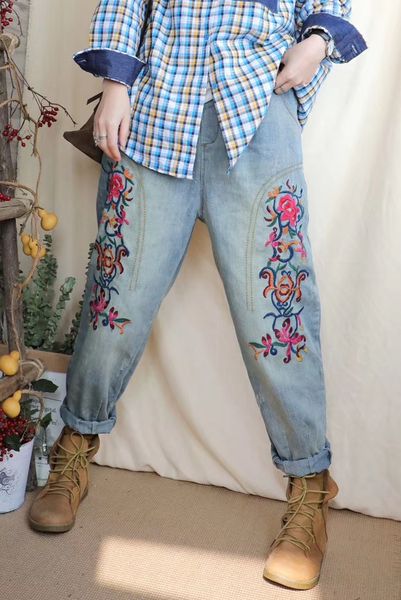 

lake blue white black feer female embroidered white jeans bk4446
