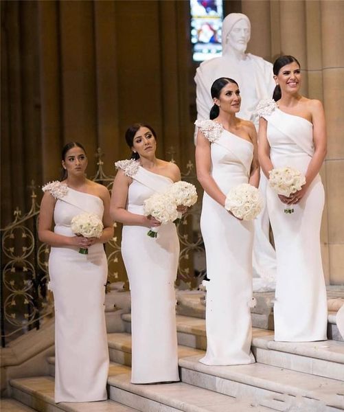 Vestidos de dama de honra de um ombro barato de marfim branco com flores, vestidos de convidado de casamento do país simples, vestidos de convidados da dama de honra.