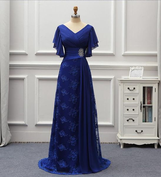 Nuovi arrivi Elegante blu royal Abiti per la madre della sposa Chiffon e pizzo maniche corte scollo a V volant lunghezza fino al pavimento da sera Dre291L