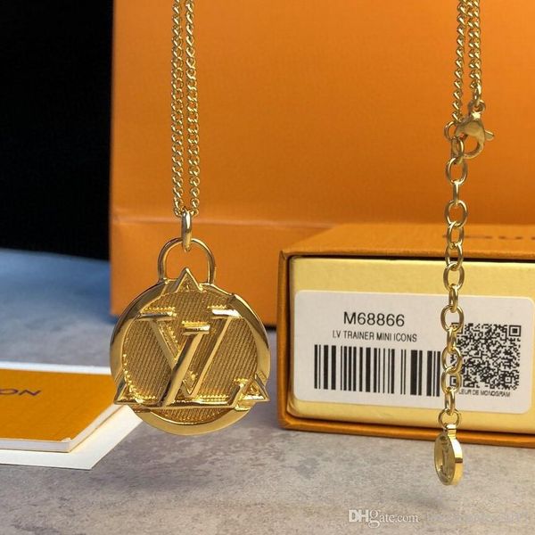 

luxury designer jewelry men necklaces round dog tag pendant necklaces high-end silver gold chains elegant women necklace with bracelets suit