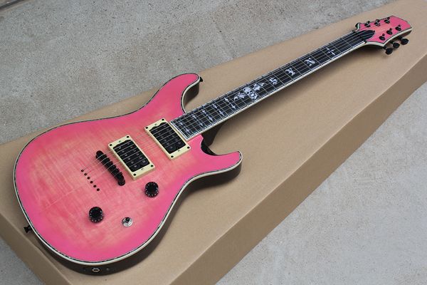 Chitarra elettrica rosa personalizzata in fabbrica con corpo neck-thru, inserto a pipistrello bianco perlato, corpo e manico con rilegatura colorata, personalizzabile