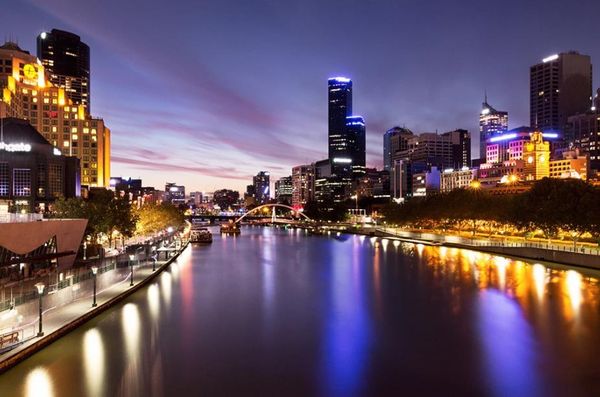 

красивые пейзажи обои ночной город свечение закат hd фреска телевизор фон стена