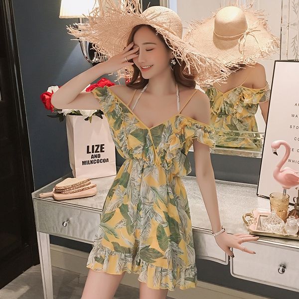 

2019 refreshing printing split three-piece set small swimsuit chest gathered skirt swimsuit spring holiday, White;black