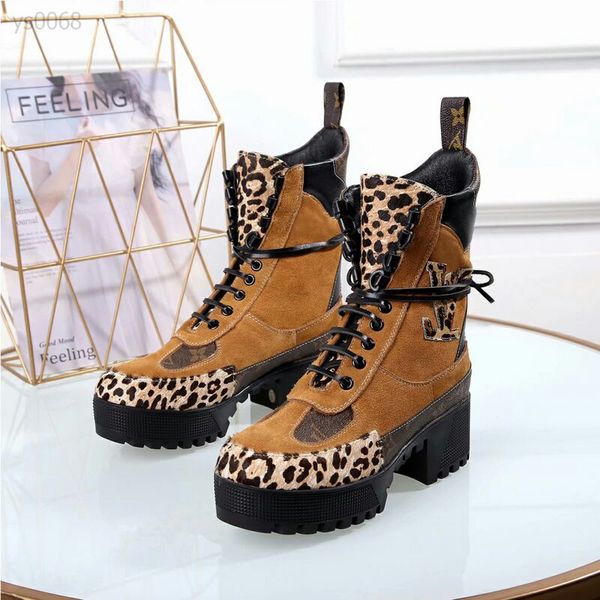 

2020 winter new short boots thick with high heel martin boots leather patform waterproof locomotive boots female tide, Black