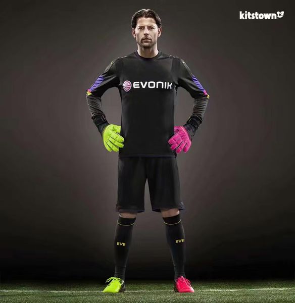 

the new sgt goalkeeper gloves latex soccer football latex professional football gloves new soccor ball gloves 8 9 10, Black