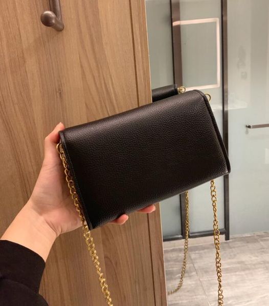 

this small handbag is a necessity for receiving and personal choice.with detachable gold chain, you can ask for it
