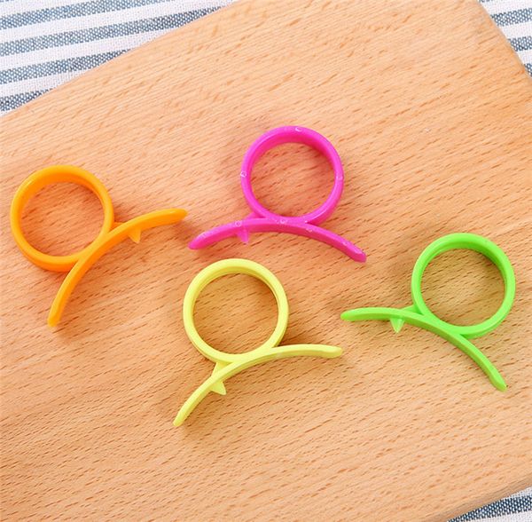 

finger peeler snail finger ring orange peeler plastic citrus peeler selling orange peeling deity implement kitchen fruit tools t9i0065
