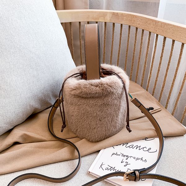 

bxx sac / 2019 fashion autumn winter luxury women's handbags designer plush bucket pack with joker shoulder crossbody bag zf368