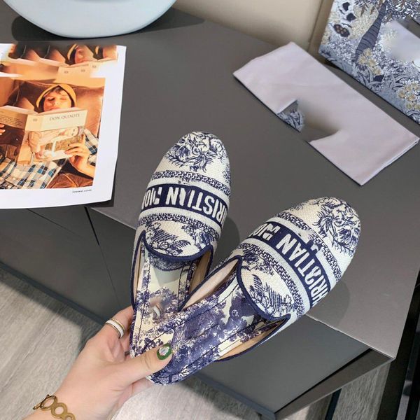 

2020 new paris luxury designer scuffs womens slipper summer sandals beach slide slippers ladies flip flops loafers embroidered floral s, Black;red