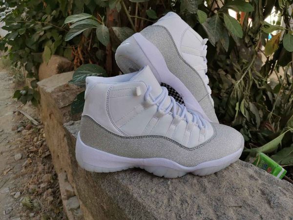 

с коробкой)бесплатная доставка 2019 11 белый металлик серебро баскетбольная обувь мужчины 11s огромный серый кроссовки