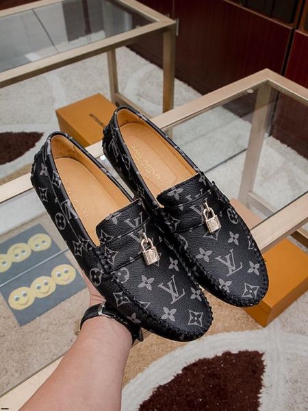 

19ss brands new 2019 black men loafers shoes luxury slip-on moccasins casual men shoes suede leather men's flats shoes