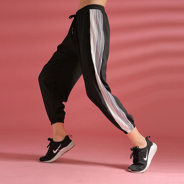 

new color-contrasting white edge crumpled nine-point sweatpants women's loose breathable casual slimming yoga fitness running closing b, White;red