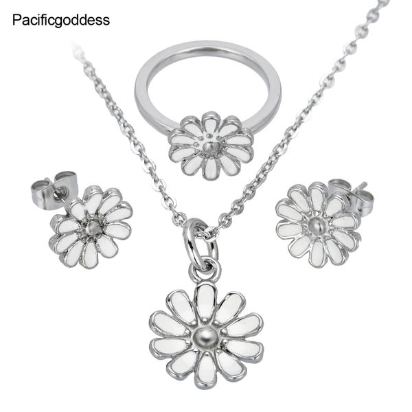 

earrings necklace and rings set in stainless steel jewelry, Slivery;golden