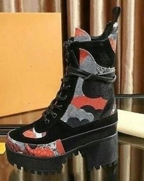 

latest 2019 women designer boots martin desert boot flamingos love arrow medal real leather coarse size us5-11 winter shoes 4a, Black