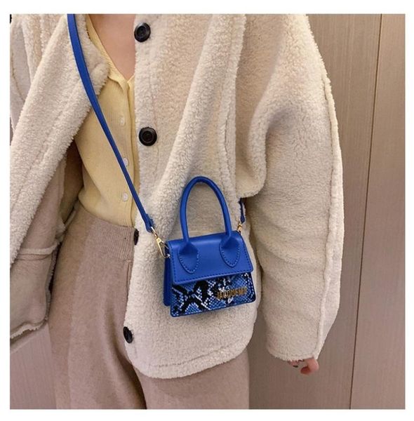 

змеина кожа маленка коѬейка ђмка еѬез плео ђмка-меенджеѬ ђмка мален