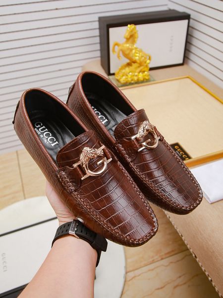 

dhl platform, casual retro basketball shoes, brand-name triple luxury men's shoes, sports red sandals, golden atmospheric leather shoes, Black
