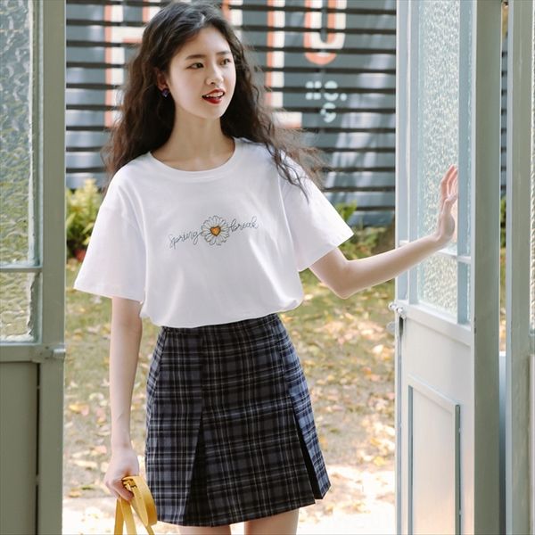 

2020 women's summer dress ins fashion loose slim daisy t-shirt short-sleeved round collar women, White