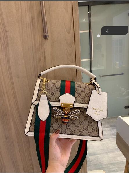 

new product launch in 2020 new ladies ol commuter bee shoulder bag messenger bag female backpack