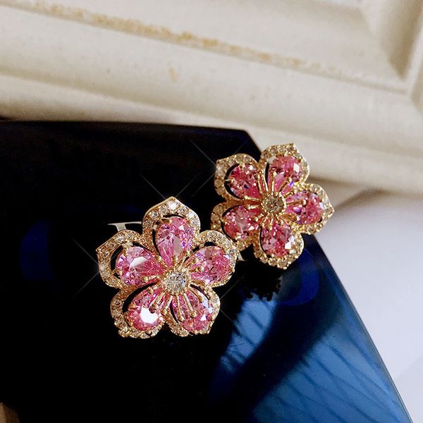 

2018 new korean fashion big pink five-petaled flowers stud earrings women jewelry high grade cubic zirconia gold color girl gift t7190617, Golden;silver