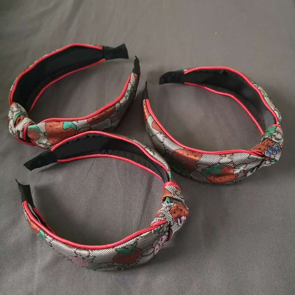 

new in 2020 girl's stylish cute strawberry hairpin children princess 2-12 years party holiday hair accessories hairbands, Slivery;white