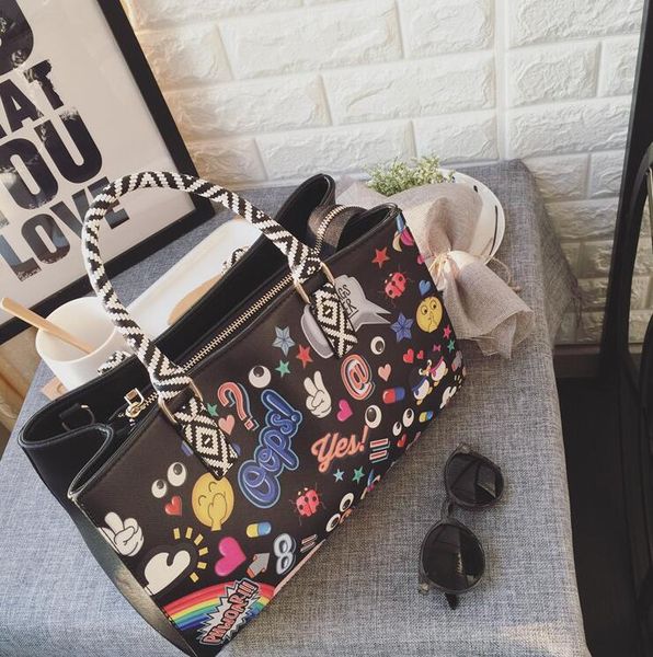 

wholesale women shipping bags graffiti handbags oversize totes shoulder bags