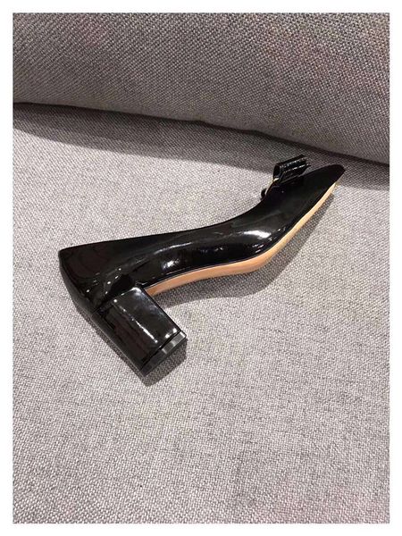 

2019 luxury designer women shoes red bottom high heels nude black red glitter leather pointed toes pumps dress shoes lll