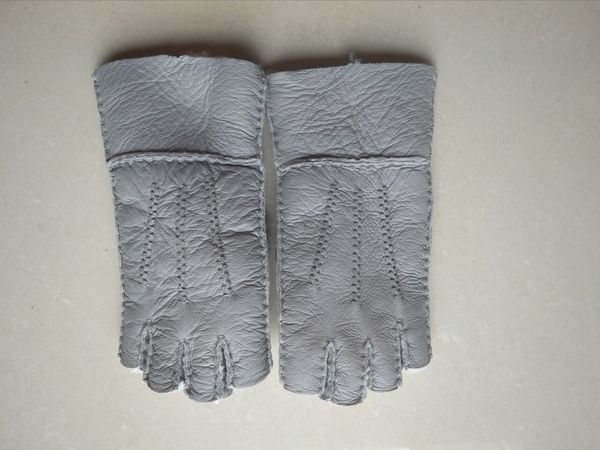 

fashion-2018 new fashion style female half finger gloves comfortable wool quality women outdoor travel gloves, Blue;gray