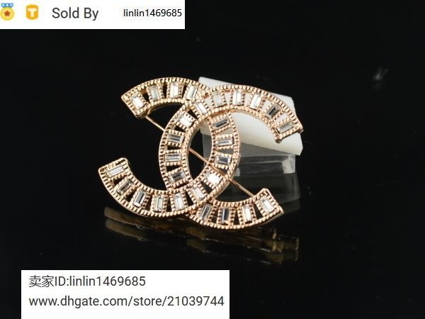 

factory price quality celebrity design letter pearl diamond brooch fashion letter metal buckle brooch with box, Slivery;golden