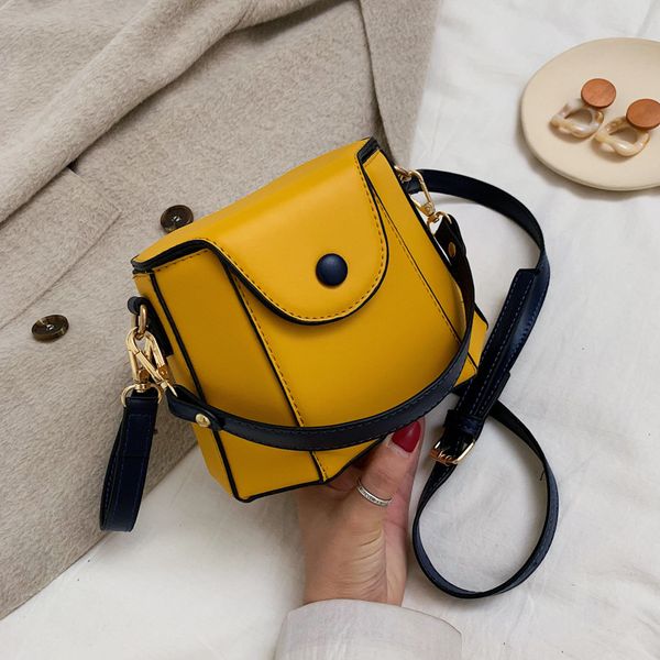 

2019 new ladies retro bucket bag tide messenger bag small fashion sense portable handbag pu leather wallet female shoulder