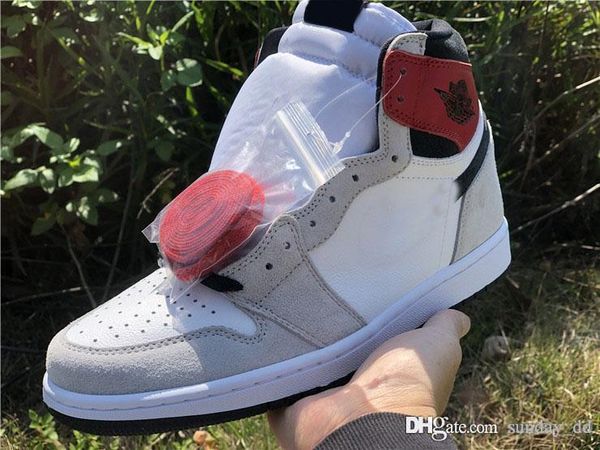 

2020 air aauthentic 1 high og retro white black light smoke grey men basketball shoes 555088-126 varsity red sports sneakers with box