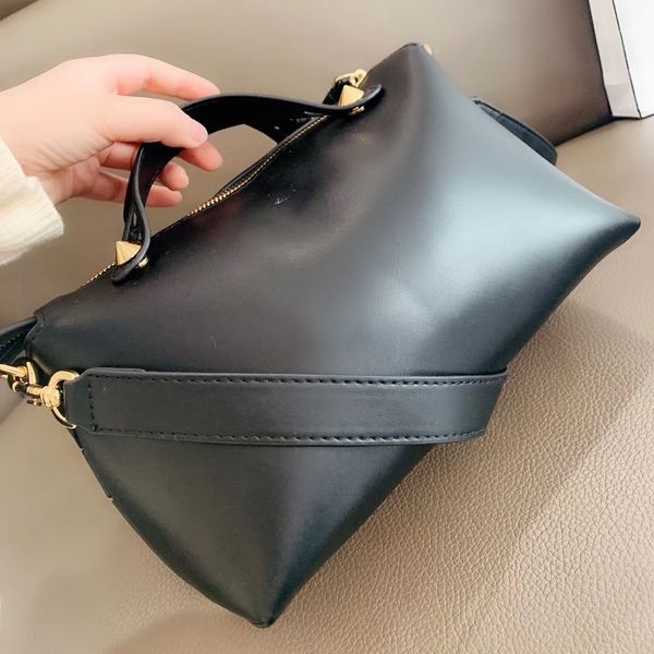 

women handbag fashion shoulder bags textured leather solid color rivet //cfy2002265