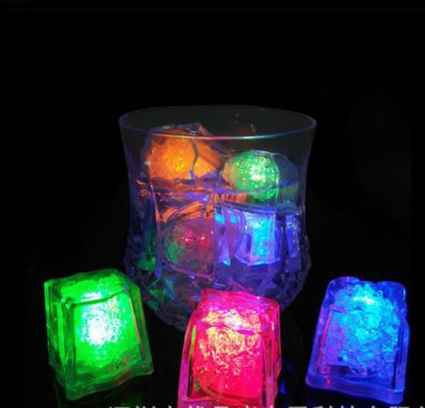 

экологичный mini romantic светящиеся cube led искусственное ice cube led вспышка свет свадебные рождественские украшения партии aoto цвет
