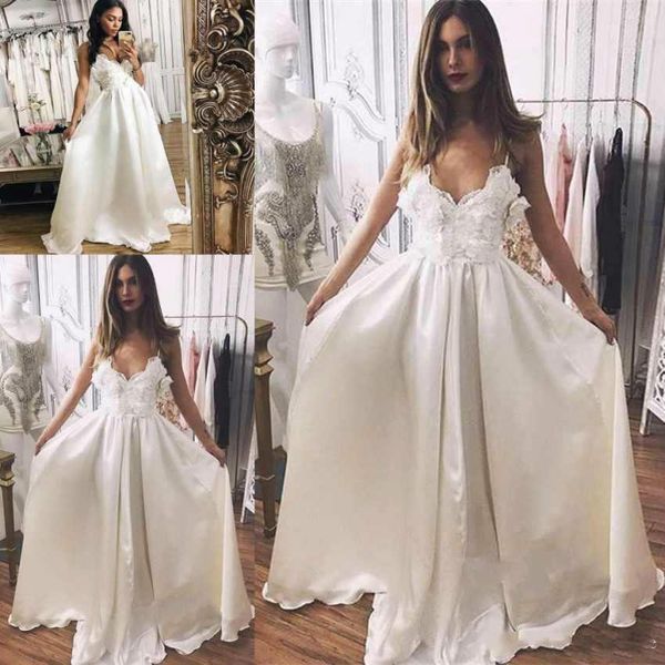 

3d floral appliques wedding dresses spaghetti straps elegant design 2019 new a line floor length bridal gowns custom plus size, White