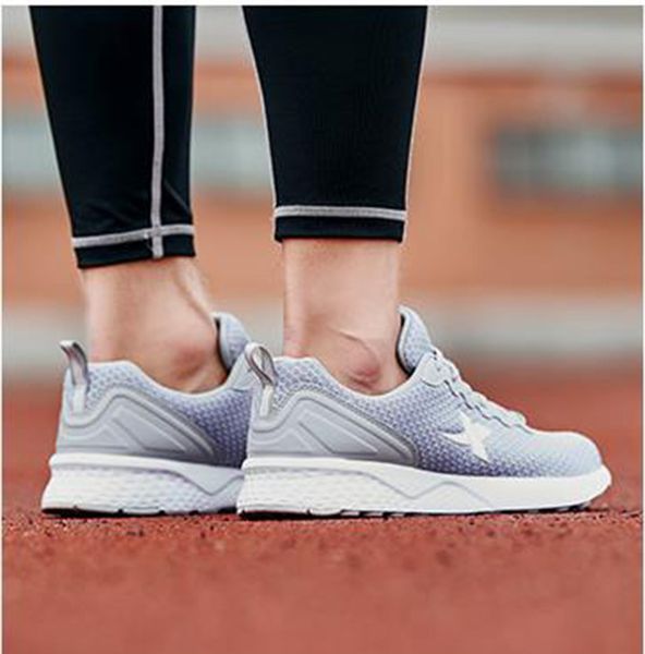 

2020 new fashion designer men's casual shoes breathable mesh men's summer middle-aged middle-aged dad shoes running, Black