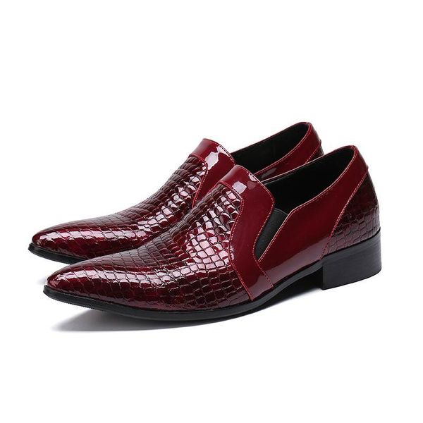 Homens Moda vestido vermelho Shoes Trending Lazer Patente couro Sapatos Padrão Cobra Slip On Wedding Party Man Masculino sapatos 39-46